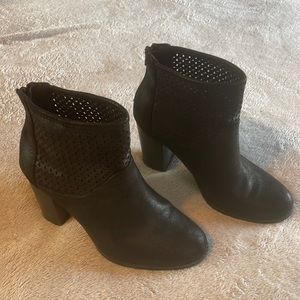 Women’s Apt. 9 Black Perforated High Heel Ankle Booties Boots; size 9.5